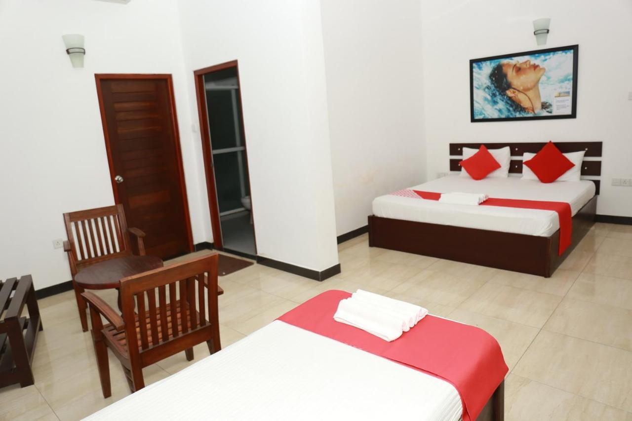 Coconut Primitive Hotel เนกอมโบ ภายนอก รูปภาพ
