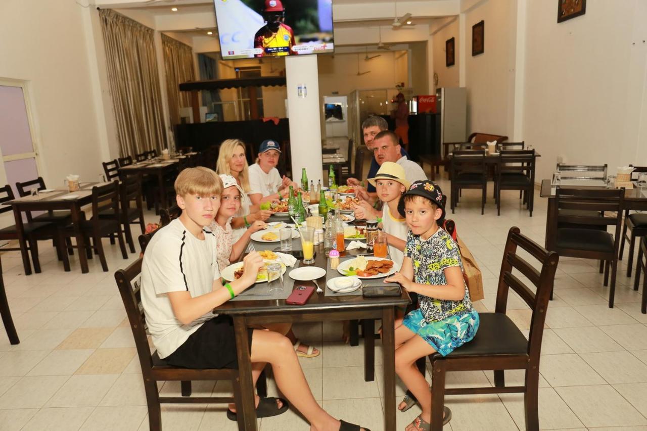Coconut Primitive Hotel เนกอมโบ ภายนอก รูปภาพ